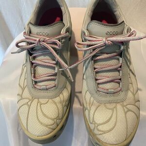 Ecco women’s golf shoes with Pink Accents